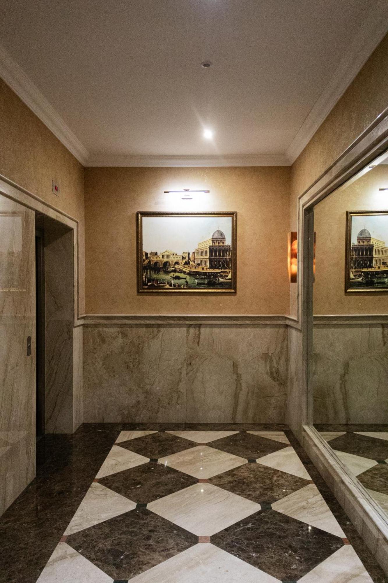 Central Luxury Antique Apartment Varna Buitenkant foto